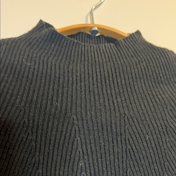 100% Wool Black Ribbed Mockneck Knit Top - Picture 2 of 3